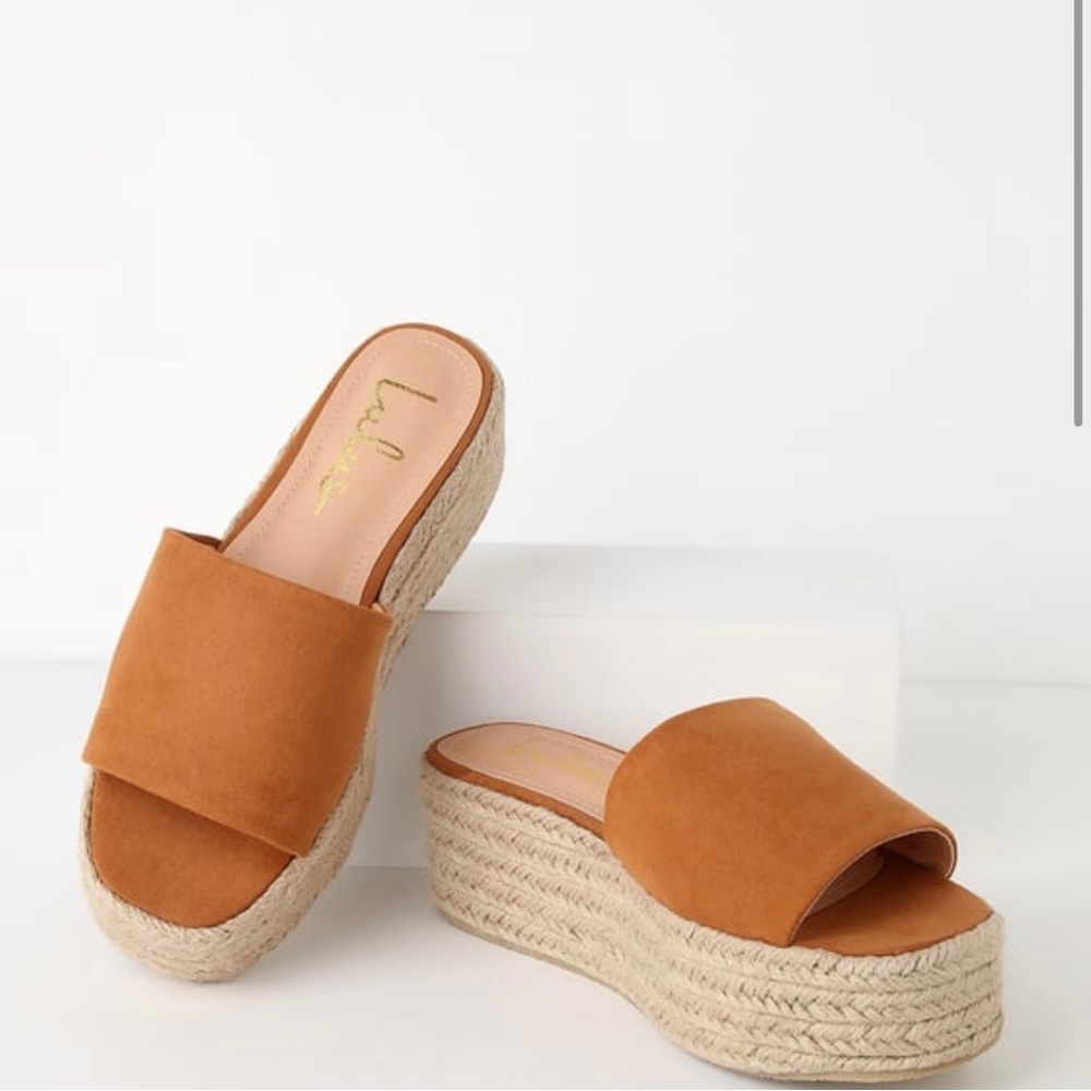 NWOT: LULUS BROWN SUEDE PLATFORMS
